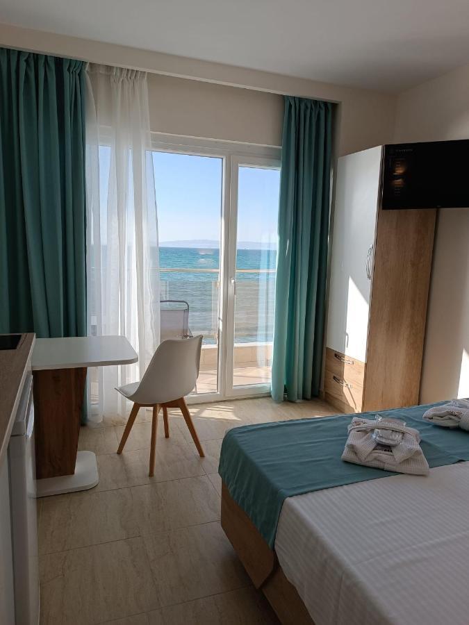 Navarino Luxe Suites With Sea View Peraía Eksteriør bilde