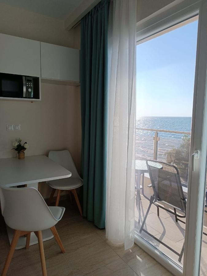 Navarino Luxe Suites With Sea View Peraía Eksteriør bilde