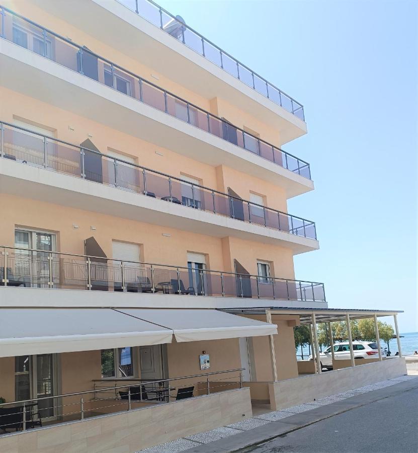 Navarino Luxe Suites With Sea View Peraía Eksteriør bilde